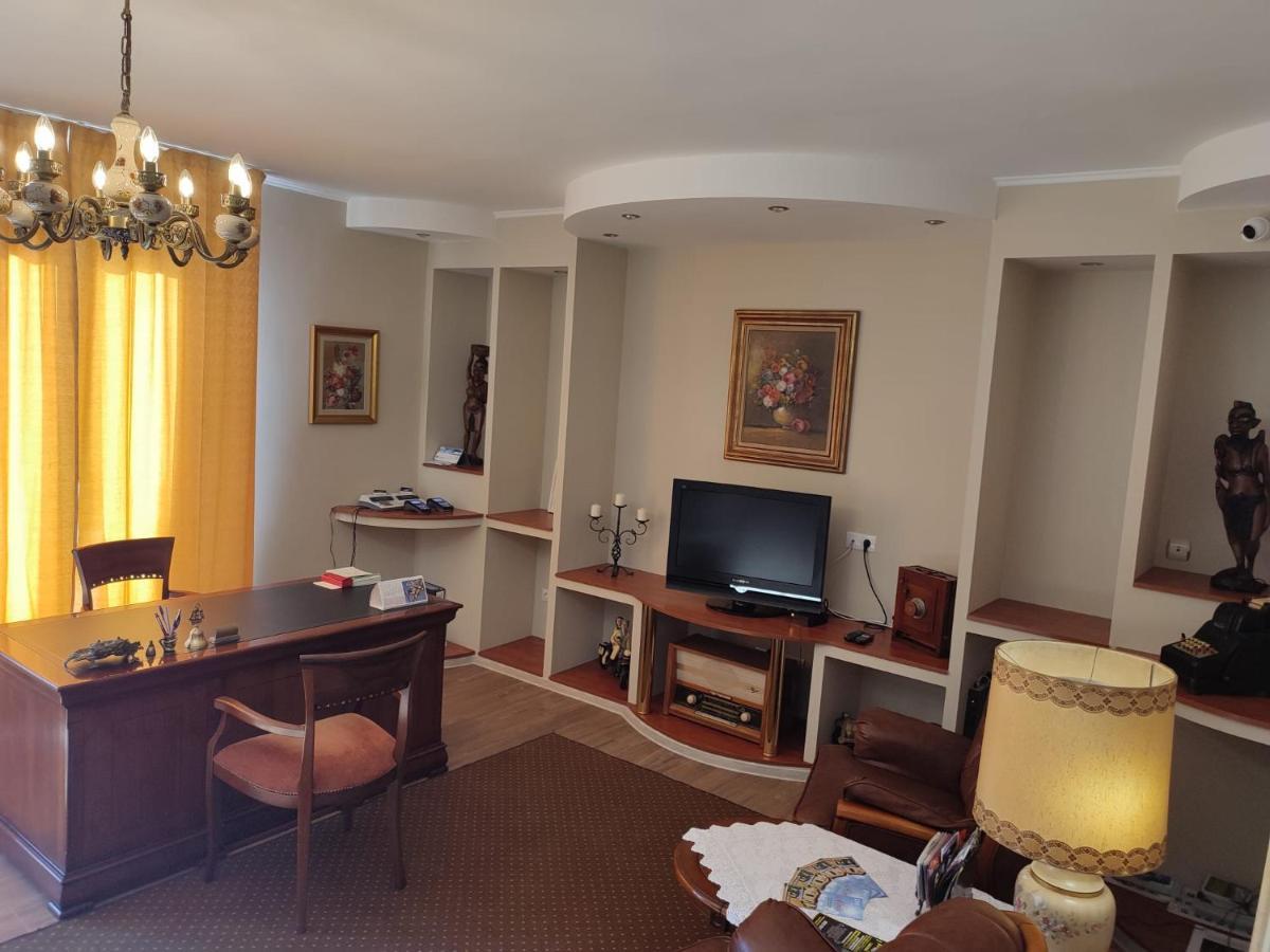 Hotel Casa Alina à Deva Extérieur photo
